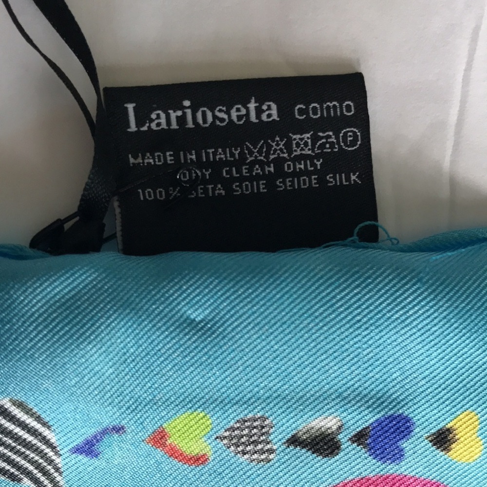 Moschino Silk Scarf Italy Hearts RARE NWT - Picture 10 of 10